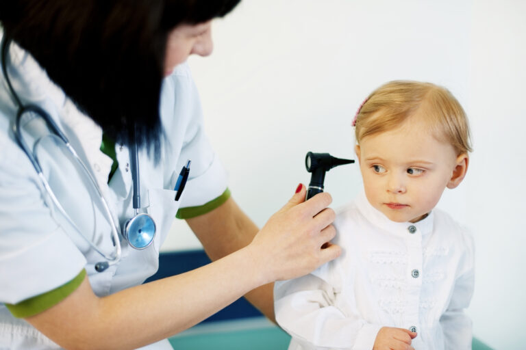 Ear Infections in Children: Symptoms, Treatment and When to See a Doctor